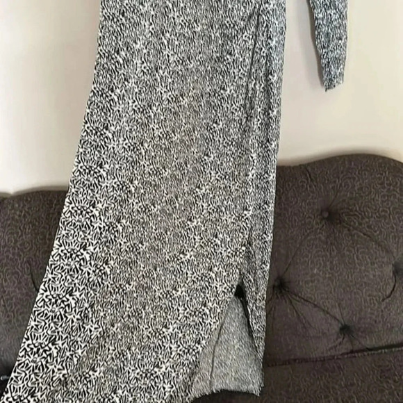 Zara PRINTED MIDI DRESS BLACK / WHITE - - Picture 11 of 14